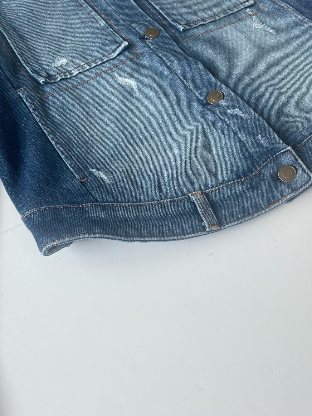 Evereve Jean Denim Buckle Distressed Jacket Size L - Picture 7 of 14